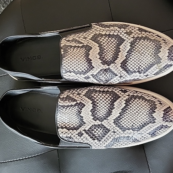 Vince slip on Garvey style black and white snake skin slip on shoes size 9 - Picture 2 of 3